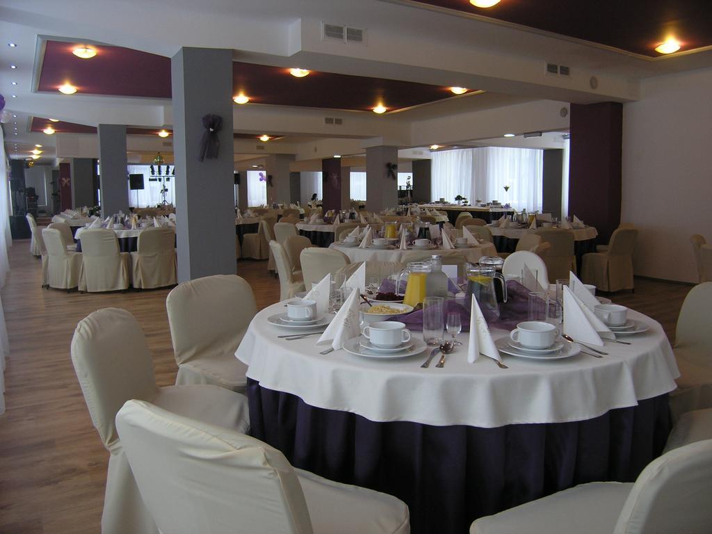 Hotel Akor Bydgoszcz Exteriör bild